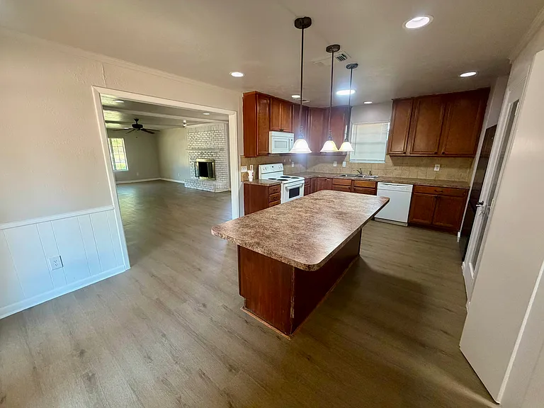 830 Windsor Pl — Photo 7