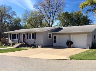 1718 Buell St, Muscatine, IA 52761