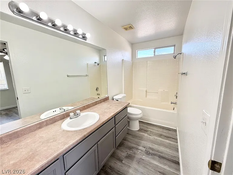 1031 Karen Ct #B — Photo 7