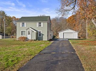 1080 Grindle Dr SE, Lowell, MI 49331