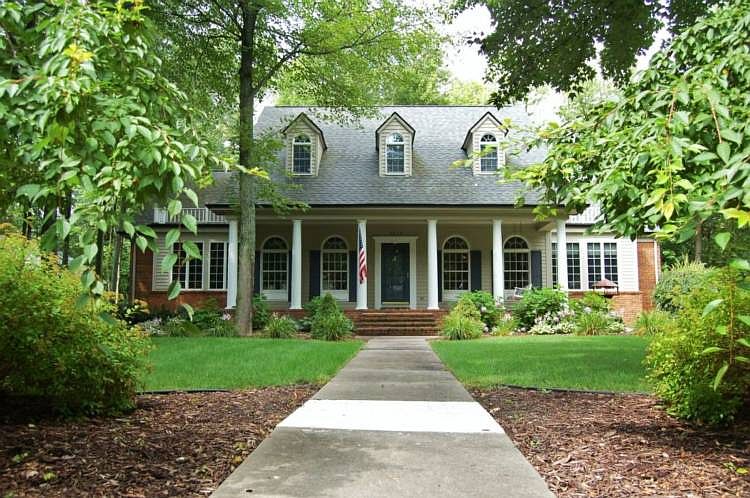 1st image of 5915 Woodcliff Dr