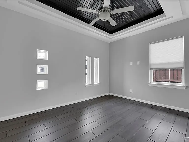 1102 W Pear Ave — Photo 9