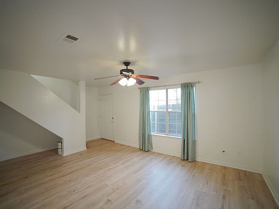 3rd image of 1264 Ocala Rd #B