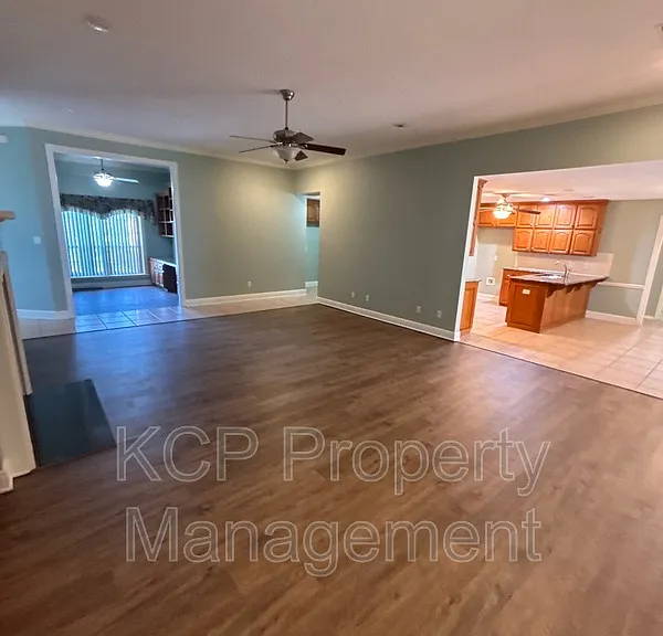 2109 Barrington Dr — Photo 7