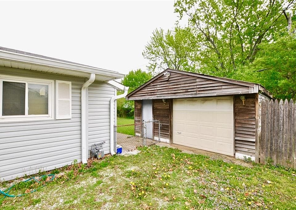 2nd image of 2725 Falcon Dr