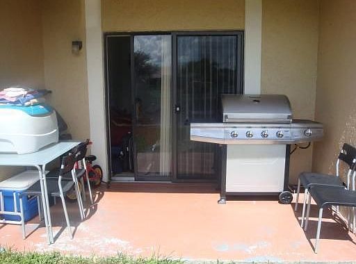 4th image of 450 Palm Cirw #107