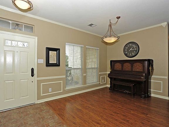 Foyer/Dining Room
