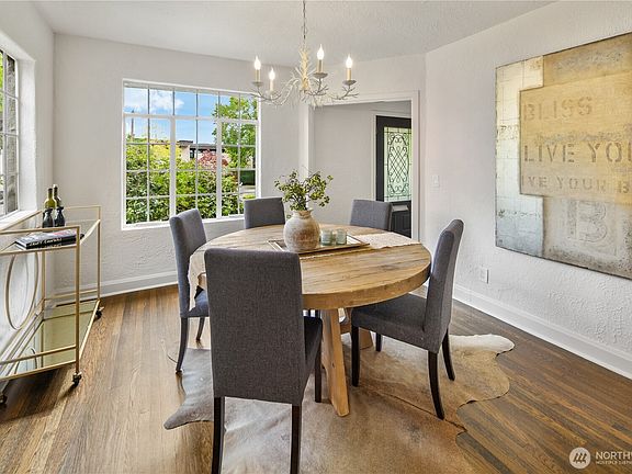 4th image of 529 McGilvra Boulevard E