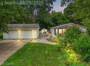 5354 Rensselear Dr, Lapeer, MI 48446