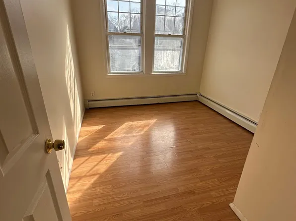 7 Story Court image 6 of 10