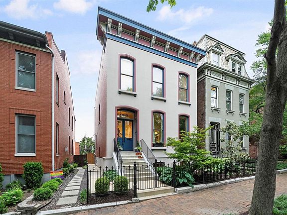 2nd image of 1817 Lasalle St