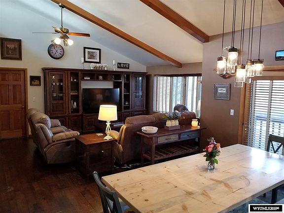 5th image of 902 Cliff Dr
