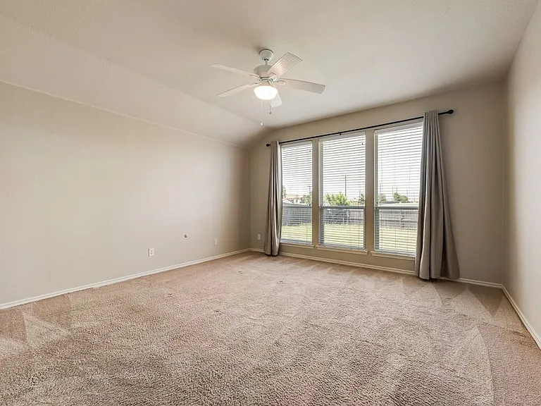 2200 Fieldcrest Dr — Photo 10