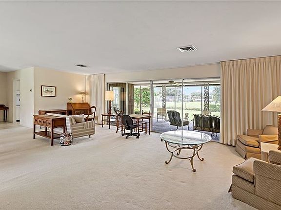 4th image of 3144 Gulf Gate Dr