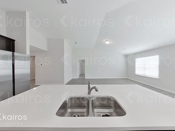 5th image of 16 Carrollton Dr