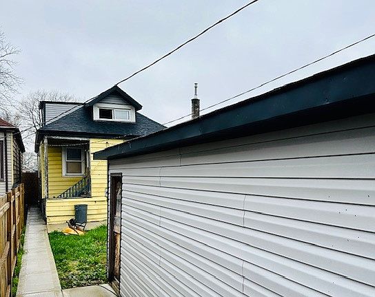 5th image of 7149 S Honore St