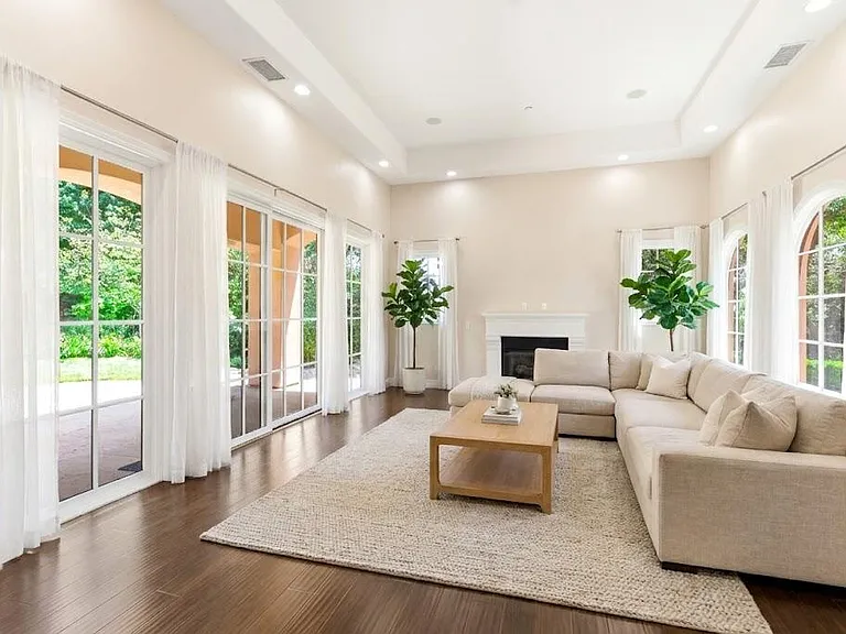4698 Granada Way — Photo 4