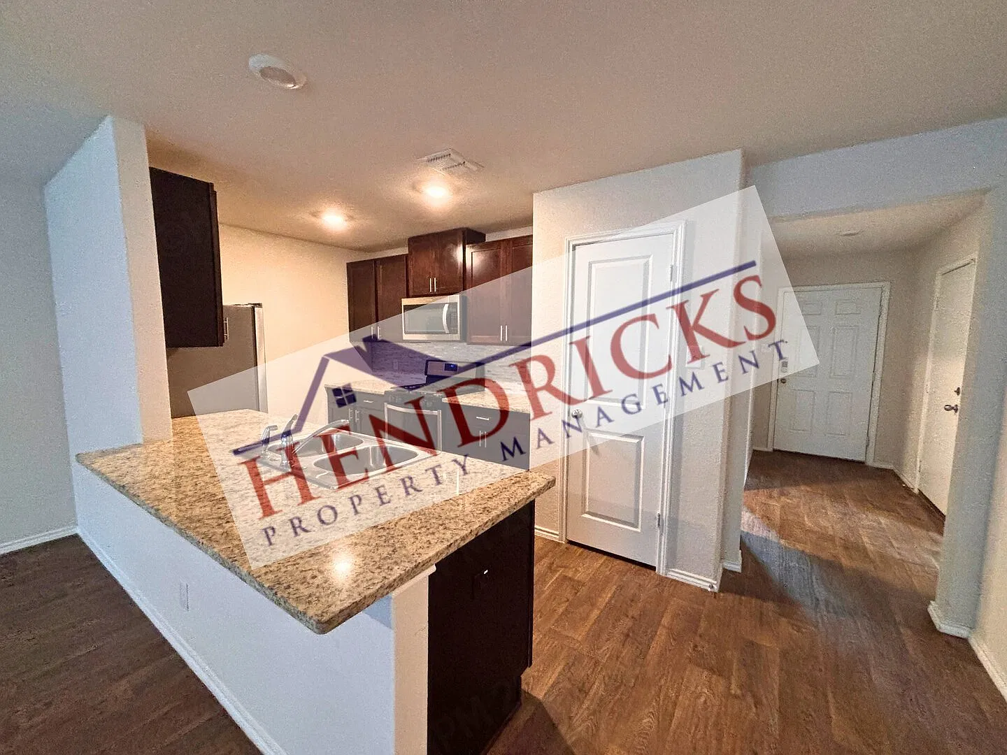 Move-In Special. off the first full month's rent with an 18-month lease. — Photo 4
