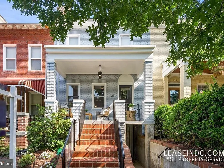 121 Webster St NW — Photo 1