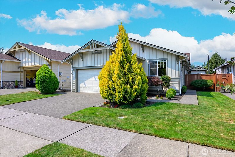 2nd image of 4933 Bend Drive NE