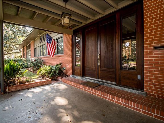 3rd image of 412 Hillcrest Dr