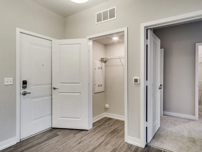 Closet Space (Laurel)