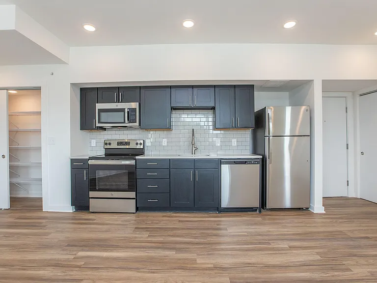 East Seventy Nine Apartments — Photo 37