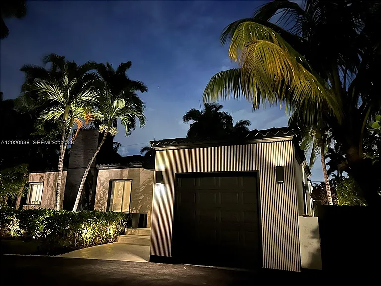 7700 Coquina Dr — Photo 1