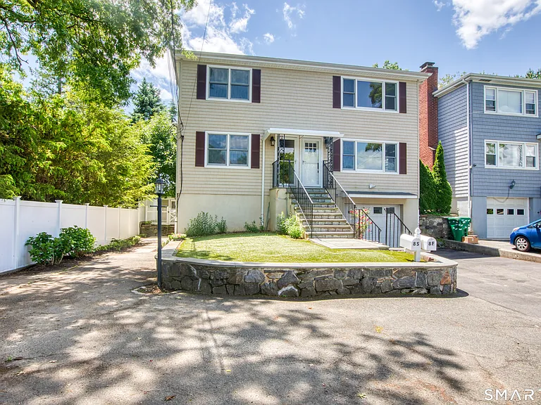 8 Ridge Pl #1 — Photo 1