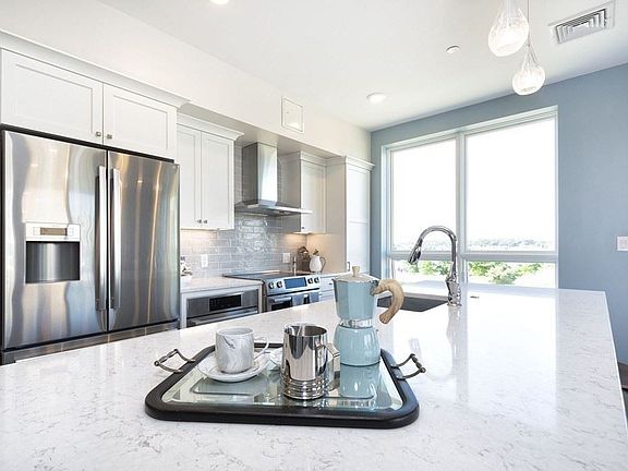 2nd image of 130 Broad Reach #608