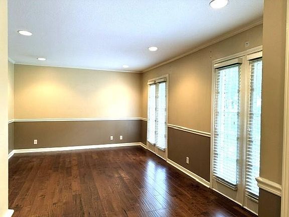 3rd image of 3721 Claridge Rd S