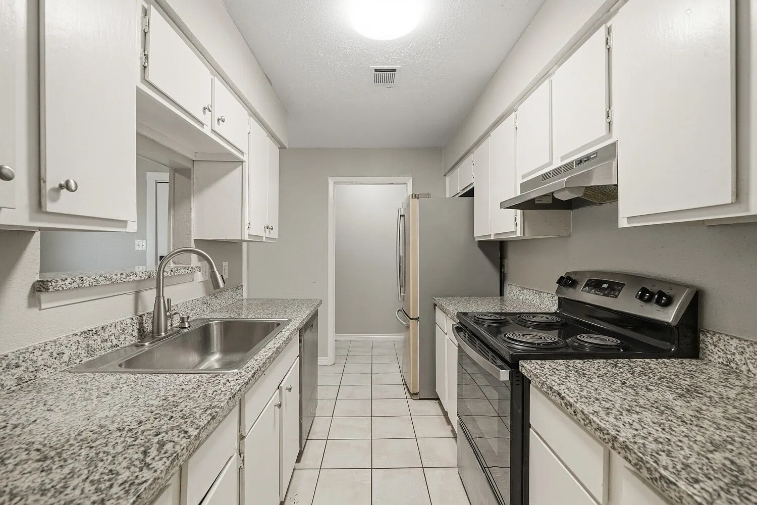 4605 Orange Circle N — Photo 4