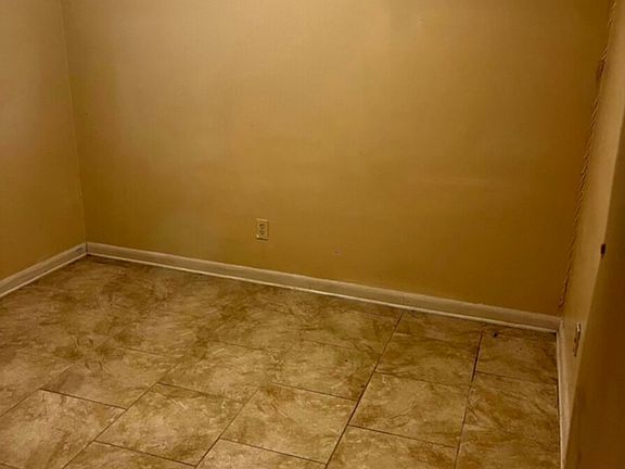 5th image of 671 E Olive Rd APT 9