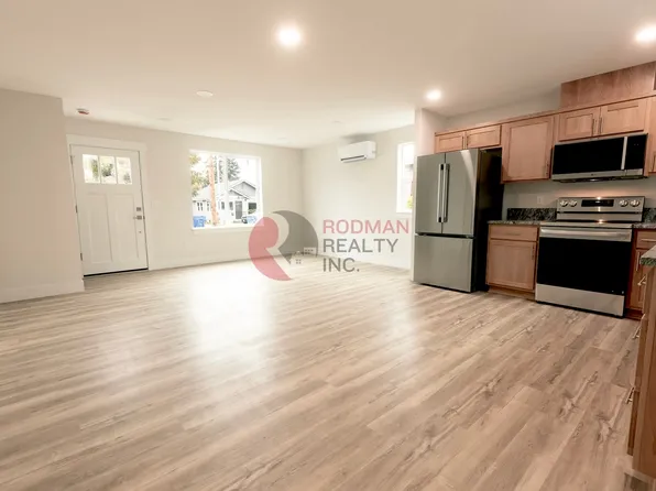 1001 S. 5th Avenue, 1001 5th Ave S #B, Kelso, WA 98626