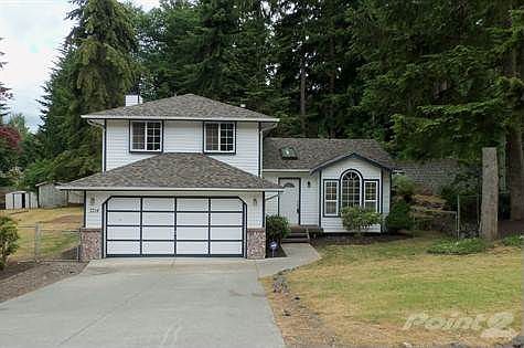 $274,000  Tri-Level on Half Acre Beautifully Upgraded