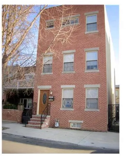 2207 Cedar St photo 1