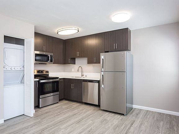 3rd image of 819 W Palm Ave #819