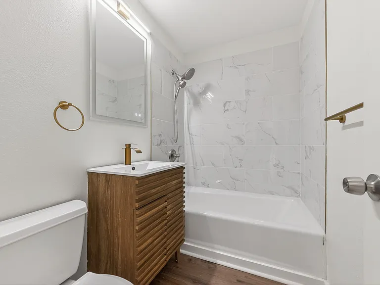 6041 Walrond Ave — Photo 14