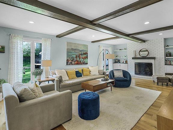 5th image of 2106 Crystal Dr