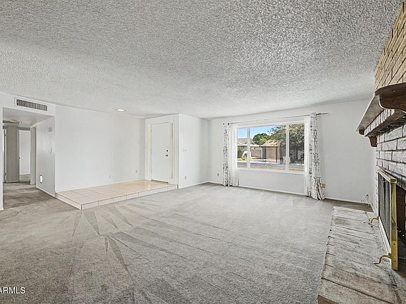 2nd image of 4414 W VOGEL Avenue