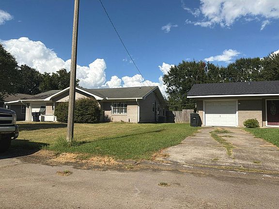 2nd image of 2720 Oleander Ln