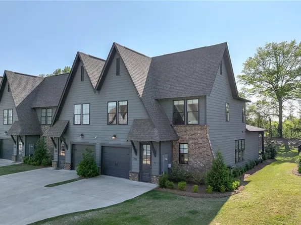 711 Cyprus Cove Dr, Auburn, AL 36830