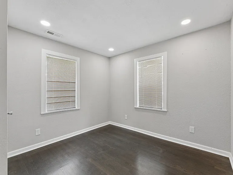 1314 S Emery St — Photo 13