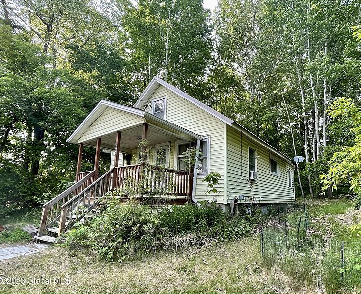 4th image of 53 Townsend Avenue