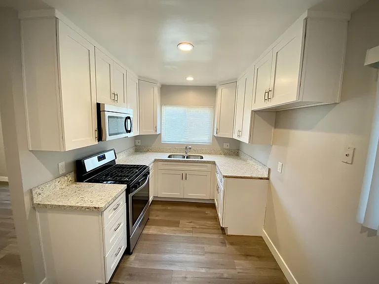 FOOTHILL VILLAGE — Photo 15