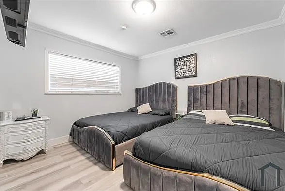 2419 Vegas Valley Dr — Photo 32