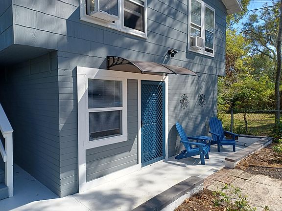 2nd image of 1223 Holly Ave