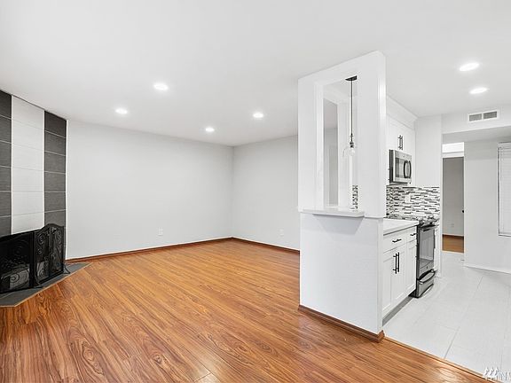 2nd image of 12515 NE 145th Pl APT D122
