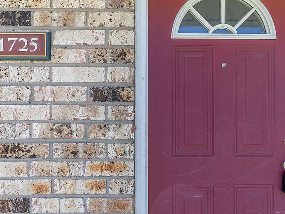 3rd image of 1725 Maisonette Dr #1725