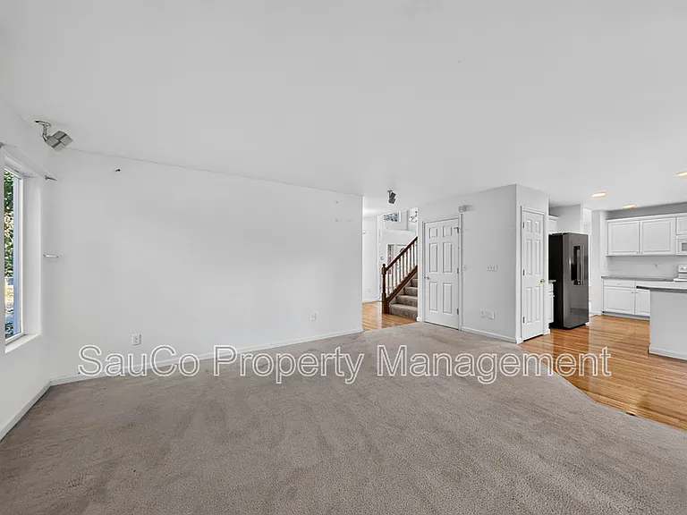 1861 SE 47th Ave — Photo 3